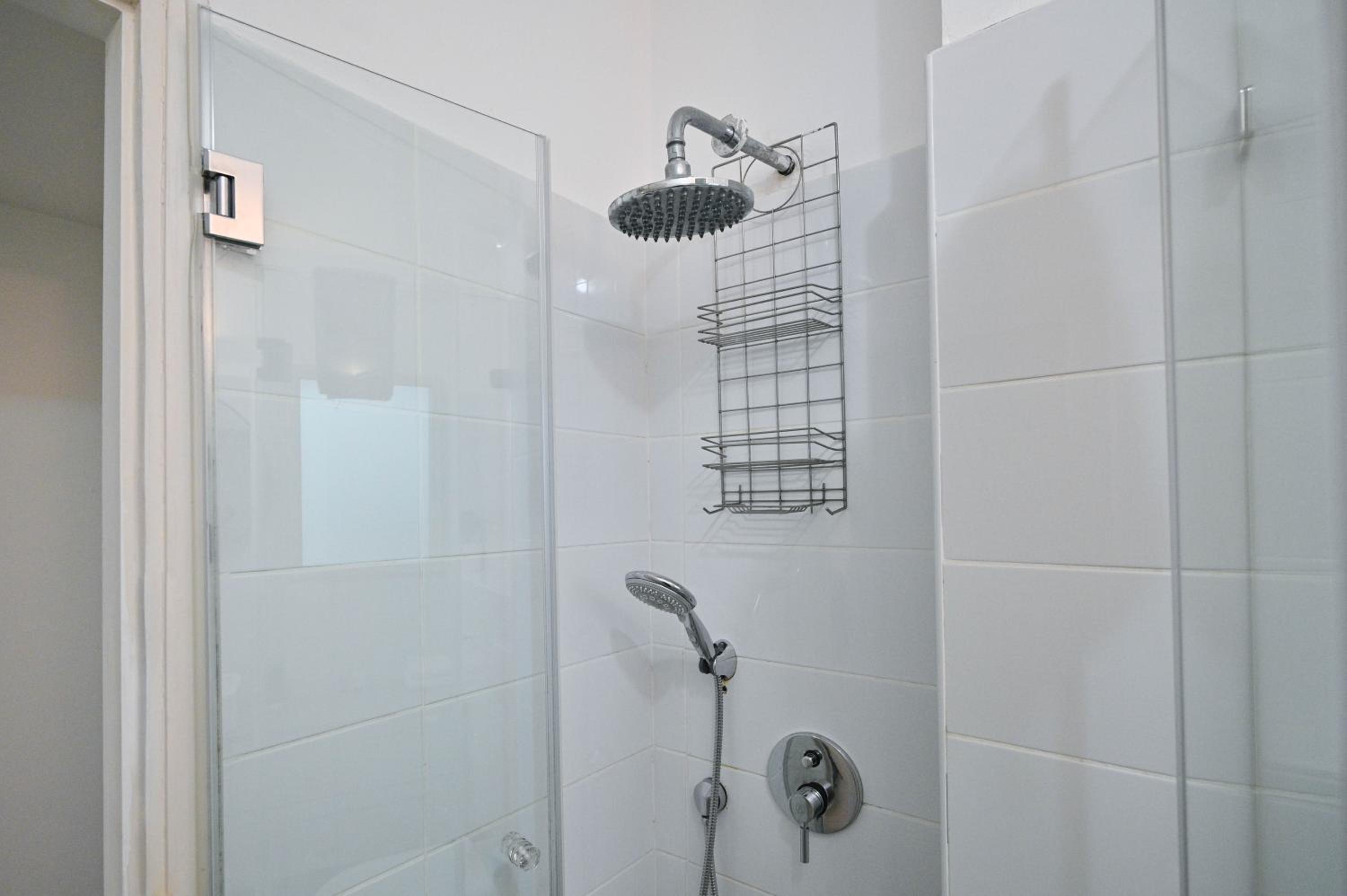 Great 2BR in Lassale street by HolyGuest