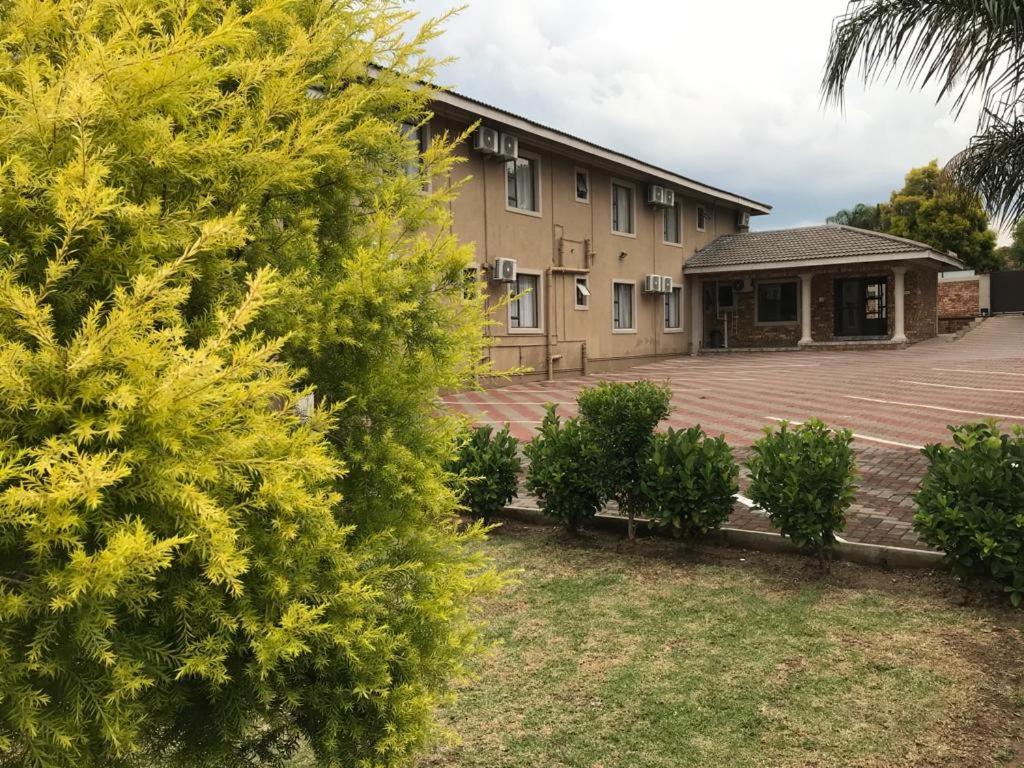 La Bronze Guest Lodge