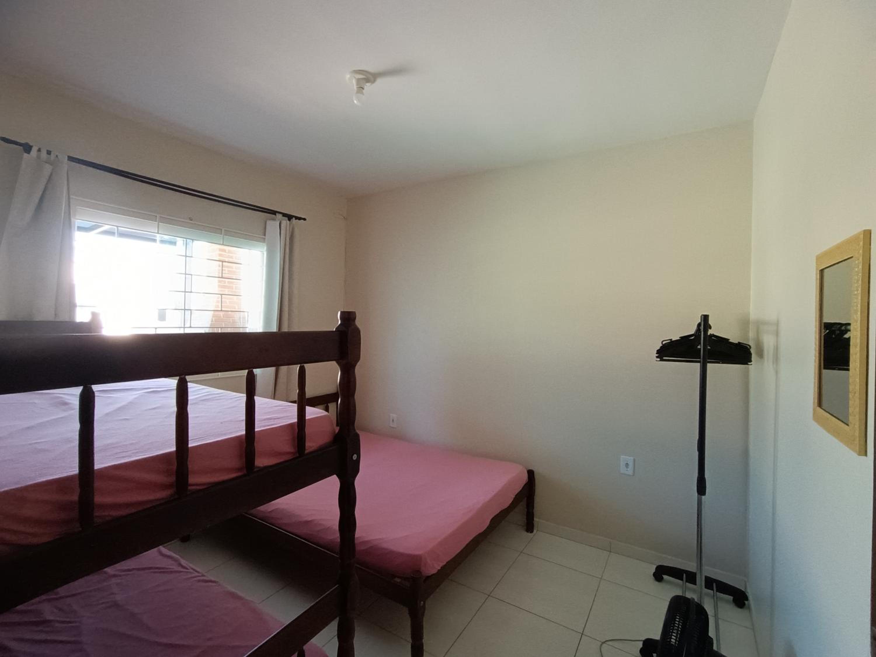 Excelente casa na praia em Matinhos PR. 600 metros da praia.