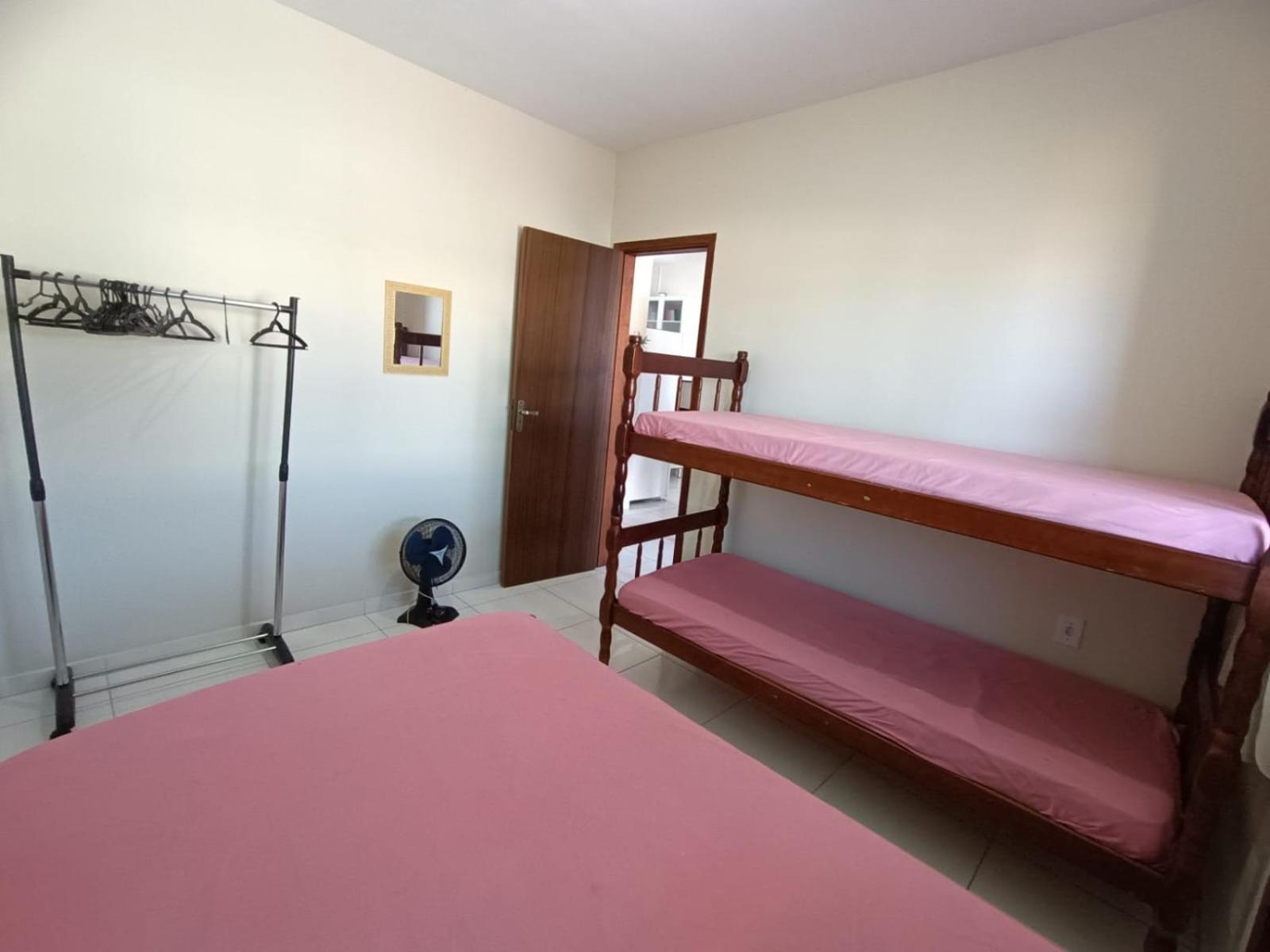 Excelente casa na praia em Matinhos PR. 600 metros da praia.