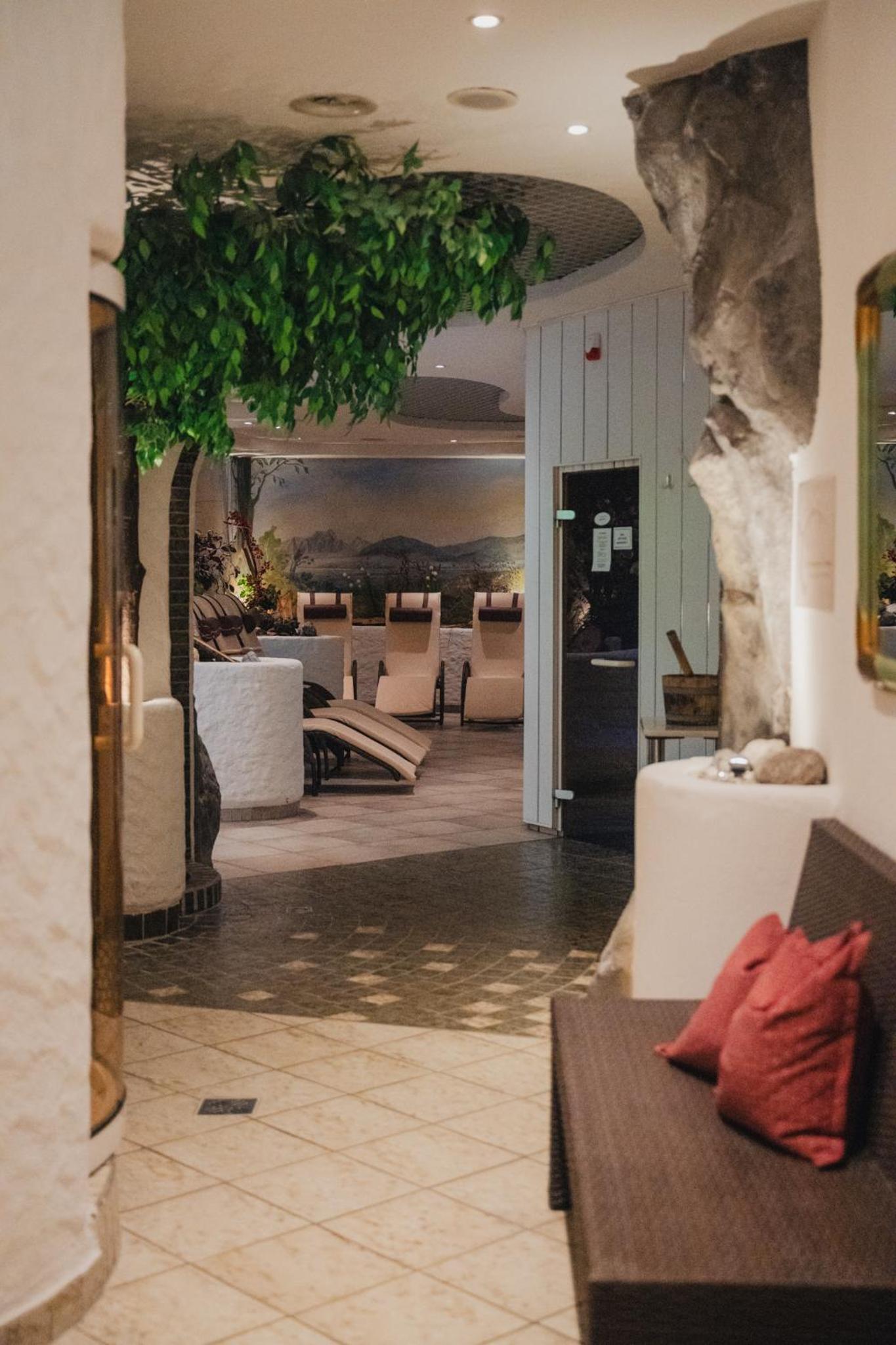 Lobby & Reception