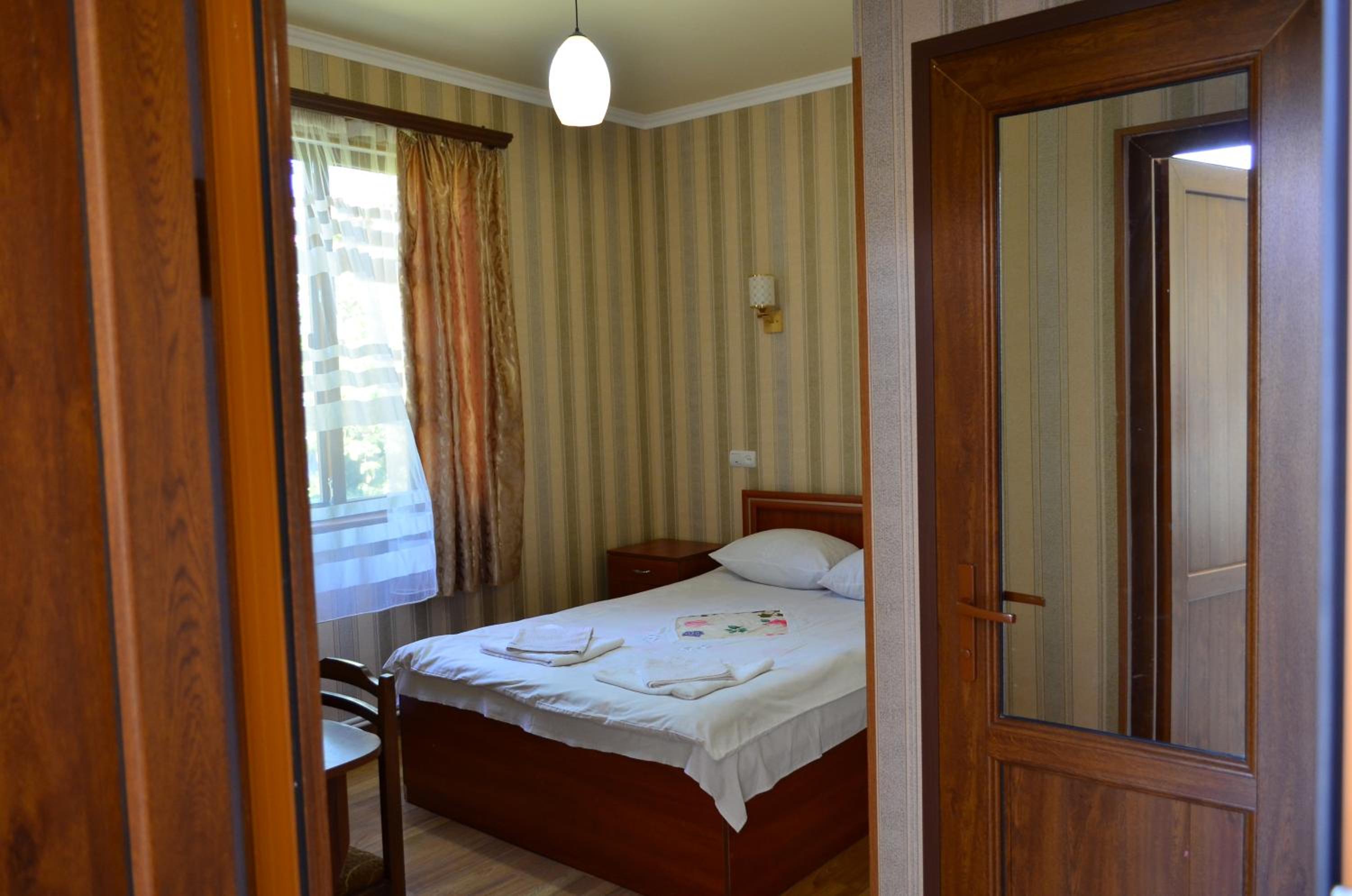 Aghasu Tun B&B