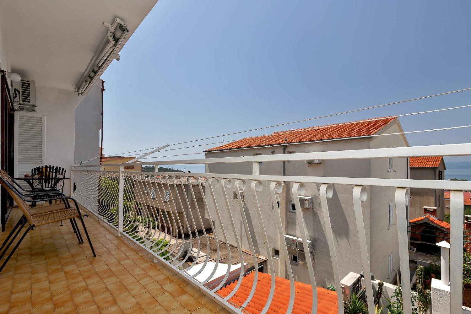 Apartment Prgo - close to center & parking view 5