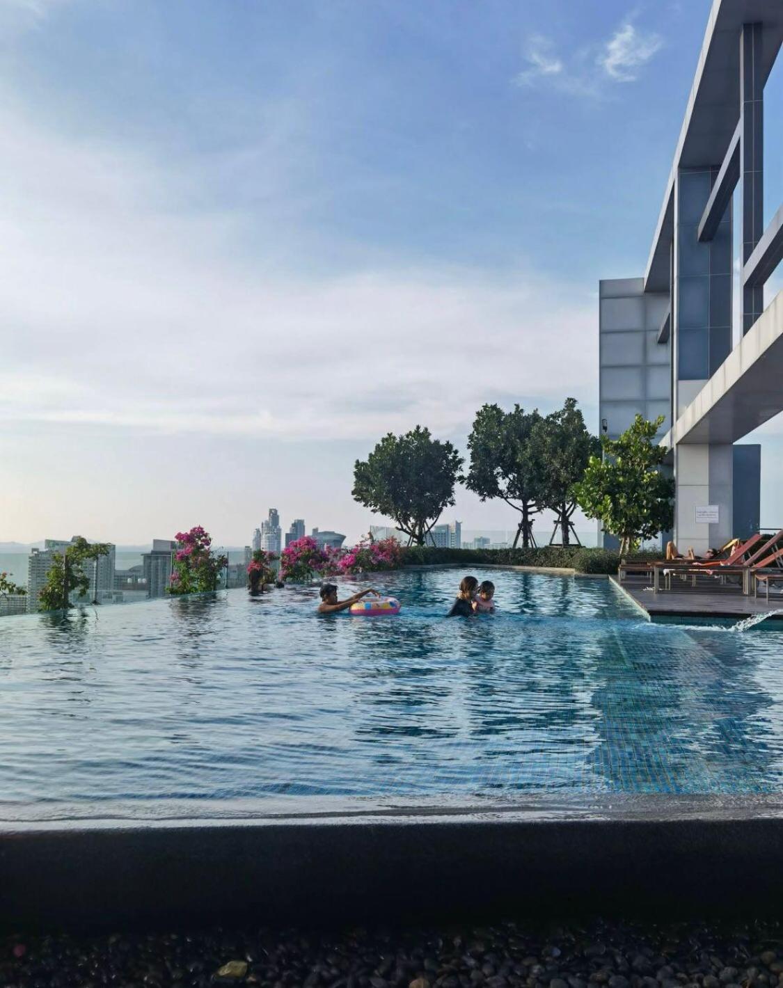 Pattaya Fnb Central Infinity Pool