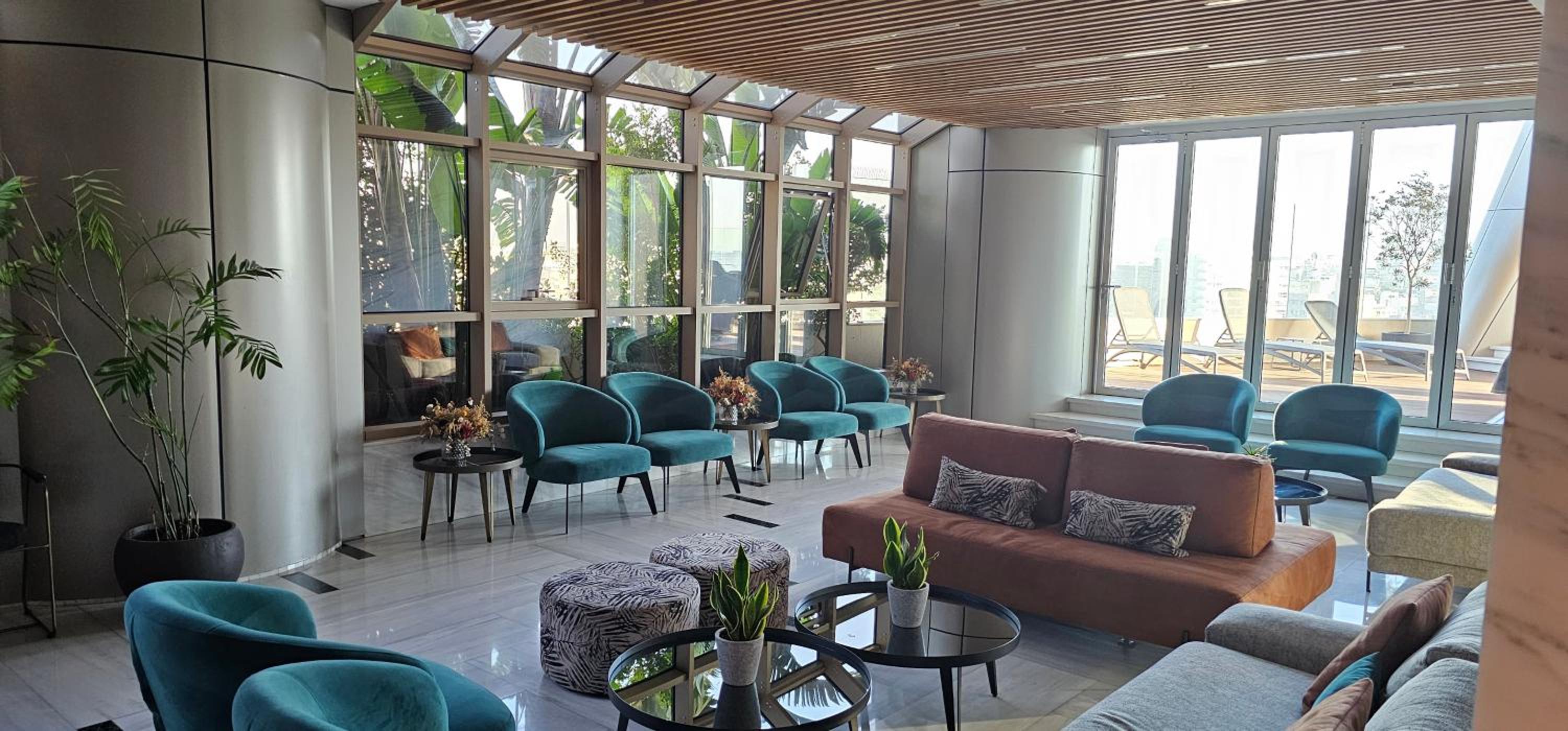 Phaedrus Living: 360 Tower Luxury Flat