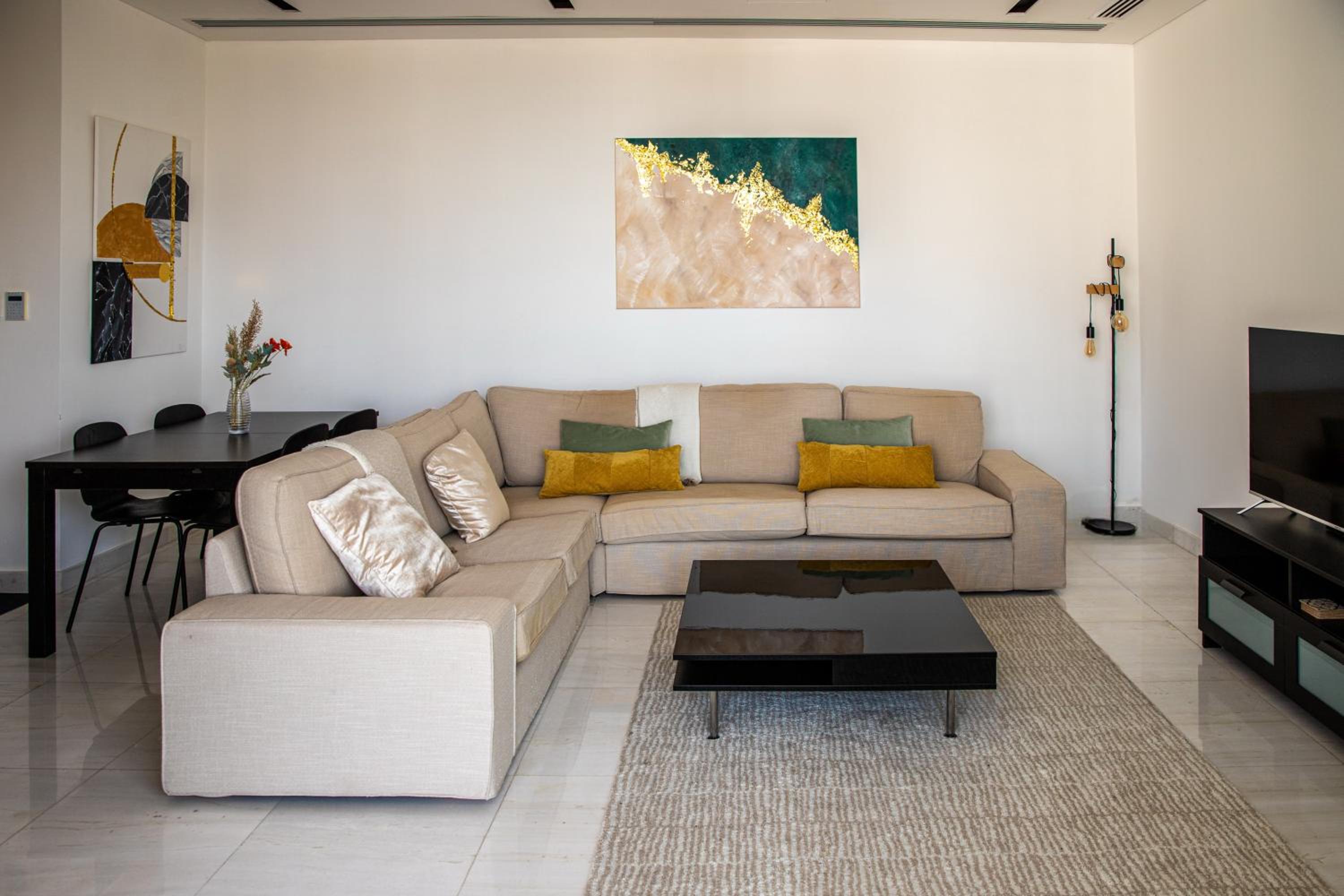Phaedrus Living: 360 Tower Luxury Flat