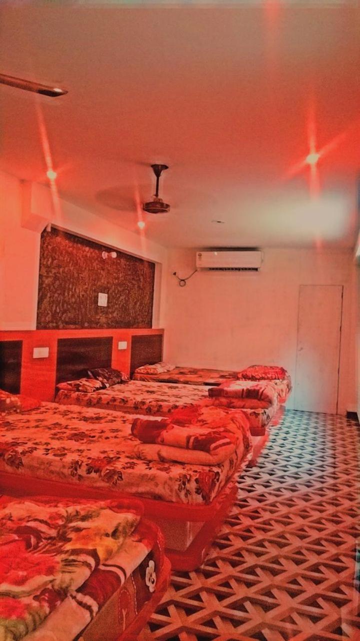 Varsha Room Service-kamal penter