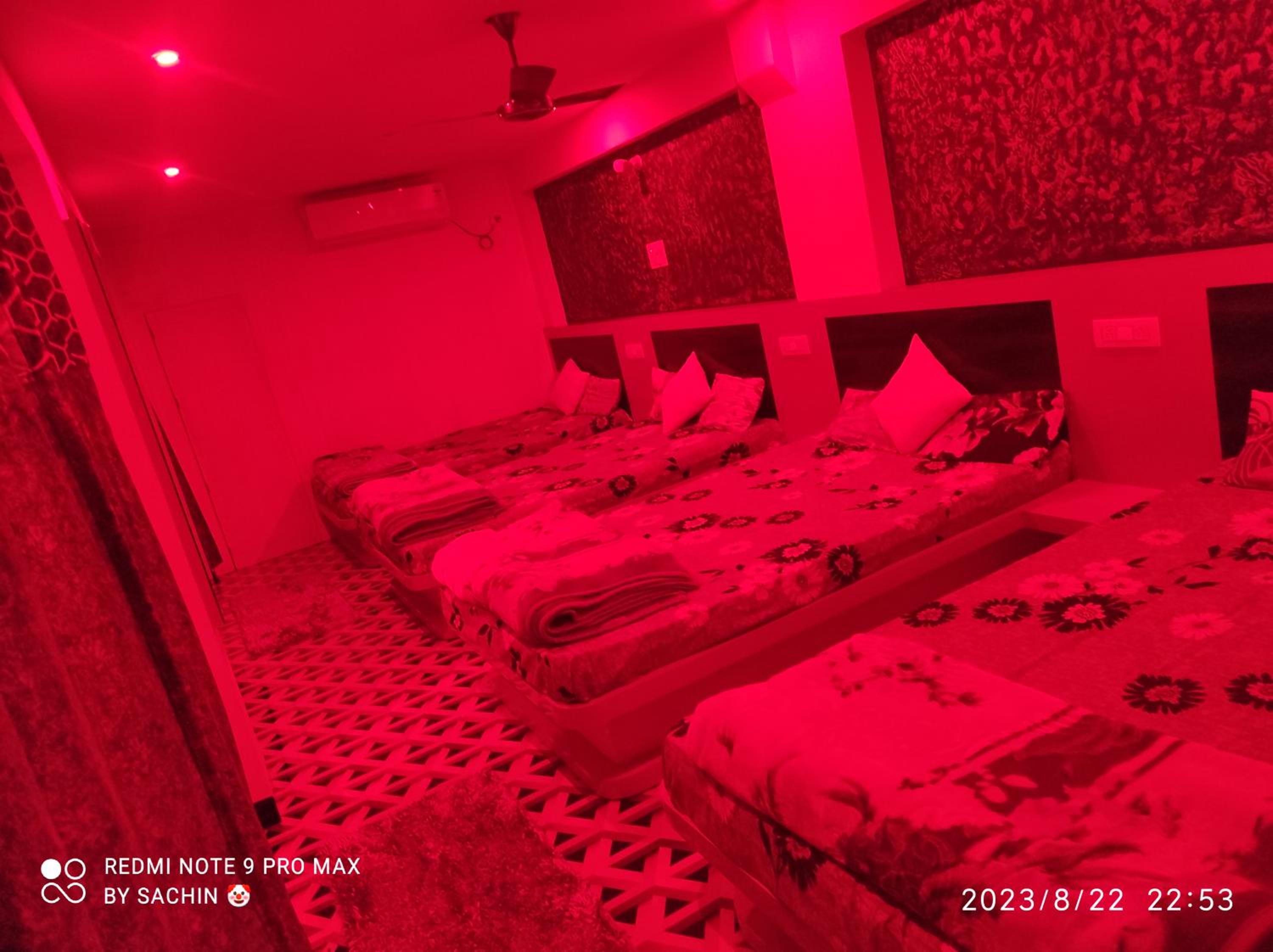 Varsha Room Service-kamal penter