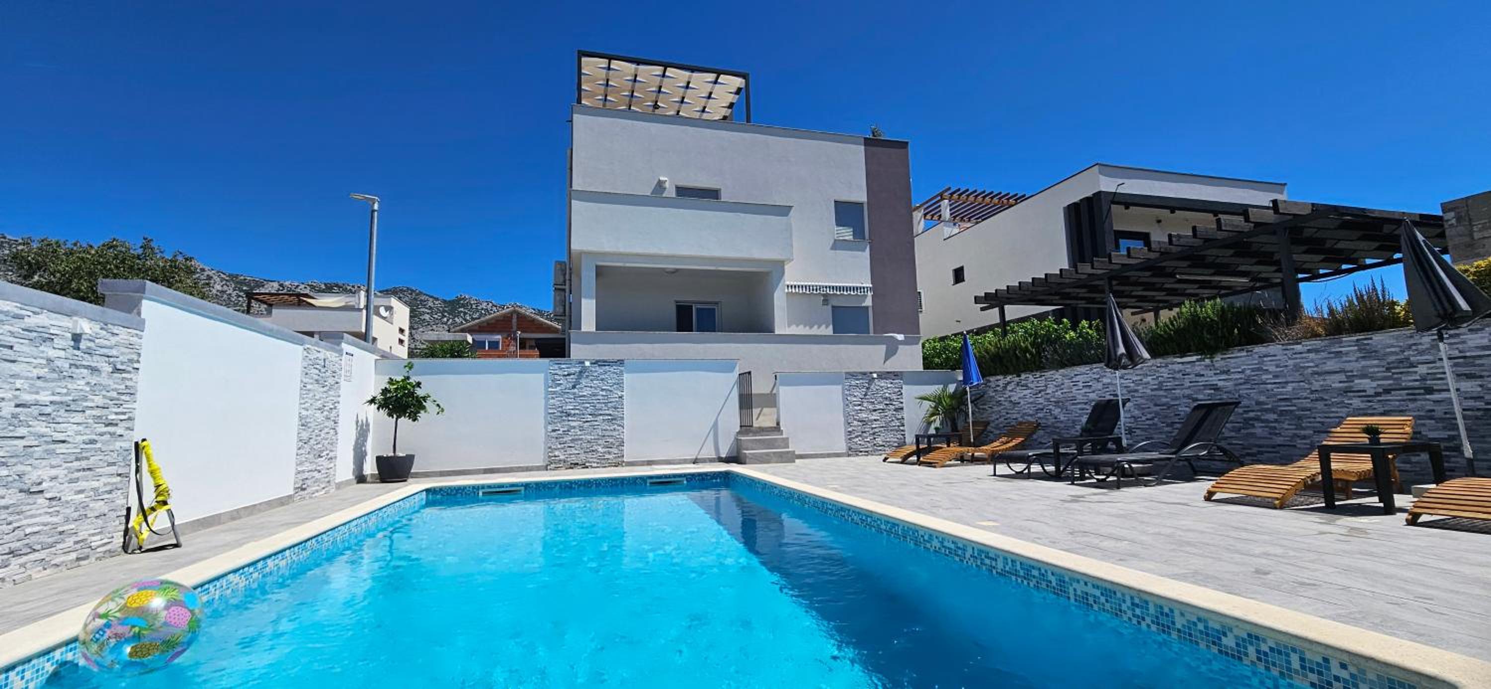 Villa Silver view 2