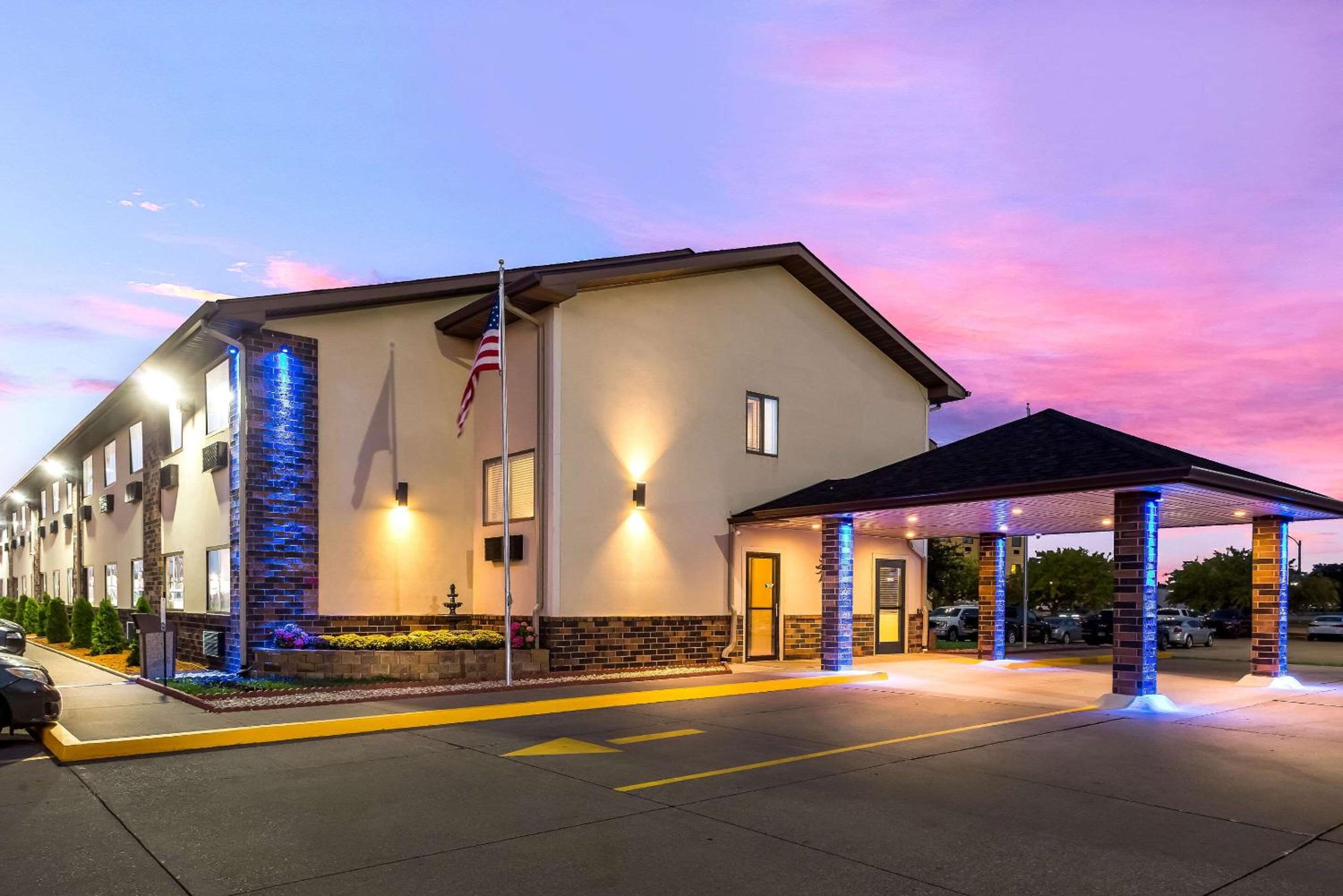 Galesburg Vacations - Quality Inn Galesburg near US Highway 34 and I-74 - Property Image 3