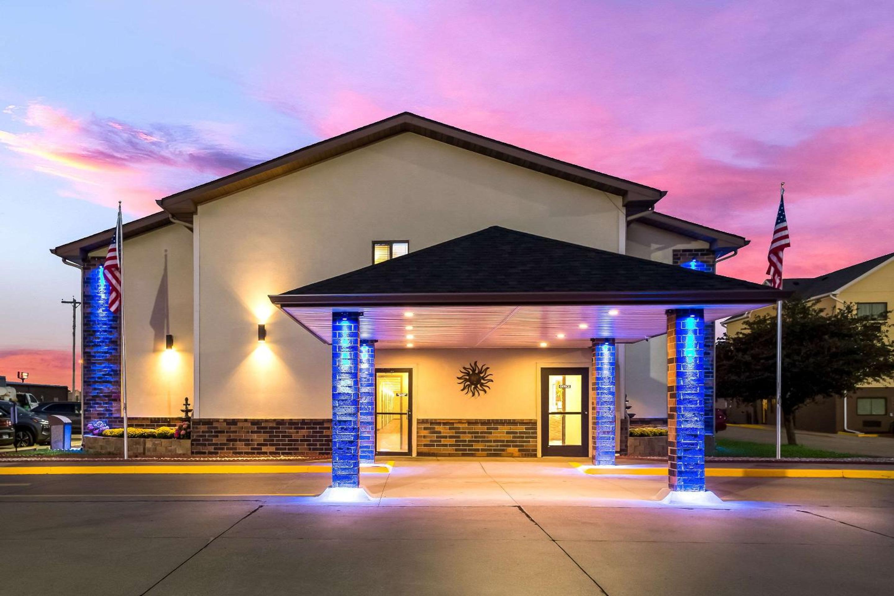 Galesburg Vacations - Quality Inn Galesburg near US Highway 34 and I-74 - Property Image 24