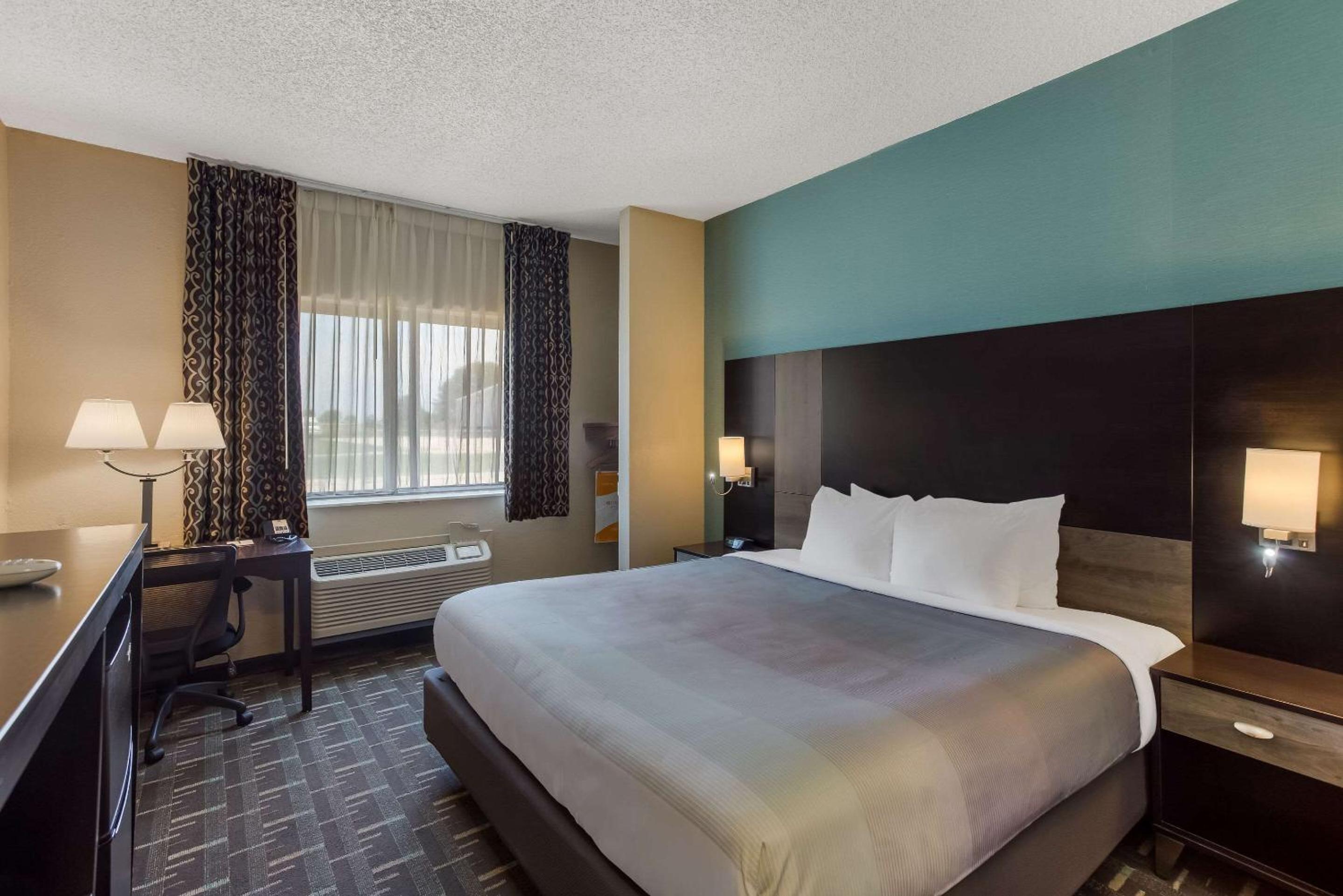 Galesburg Vacations - Quality Inn Galesburg near US Highway 34 and I-74 - Property Image 19