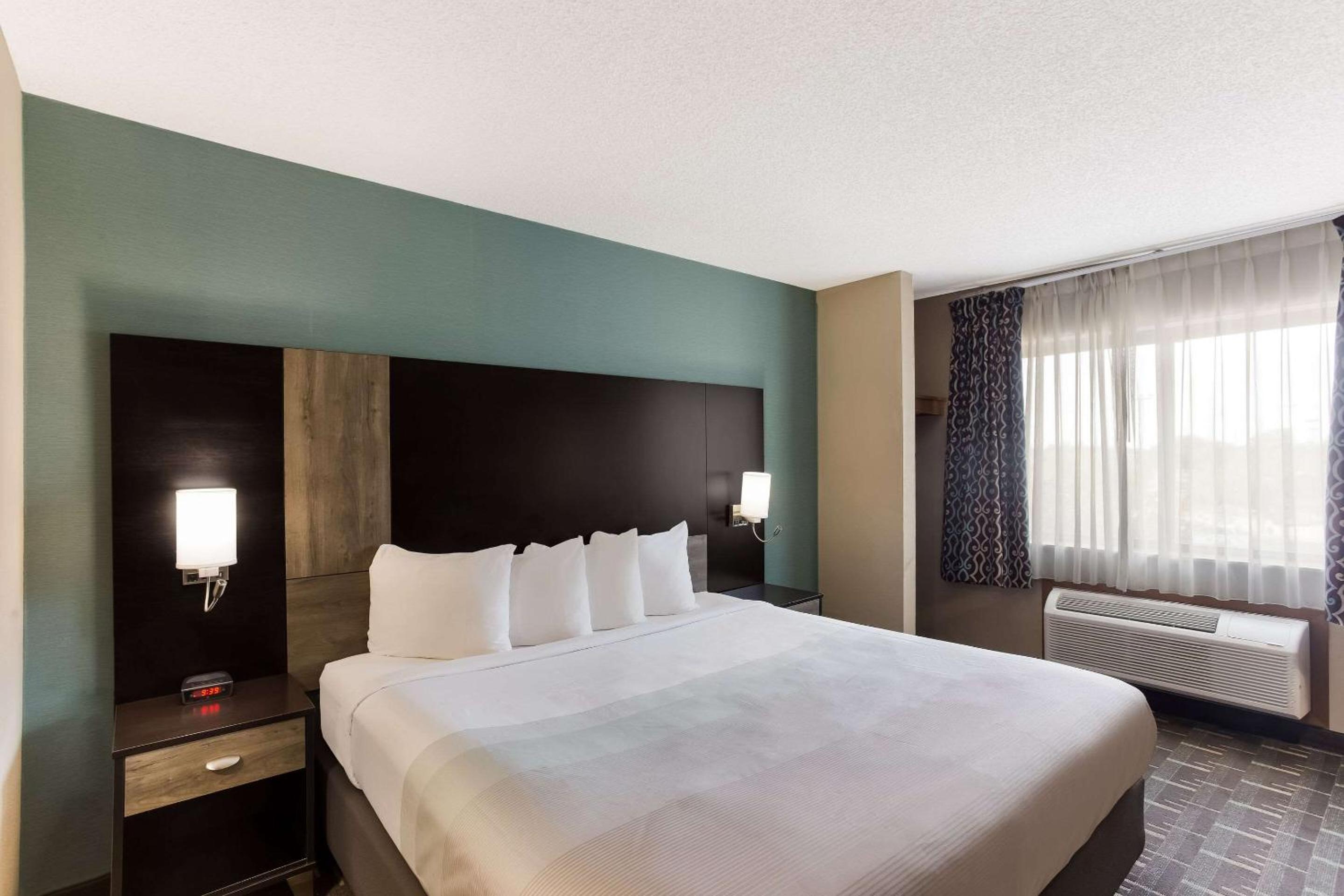 Galesburg Vacations - Quality Inn Galesburg near US Highway 34 and I-74 - Property Image 16