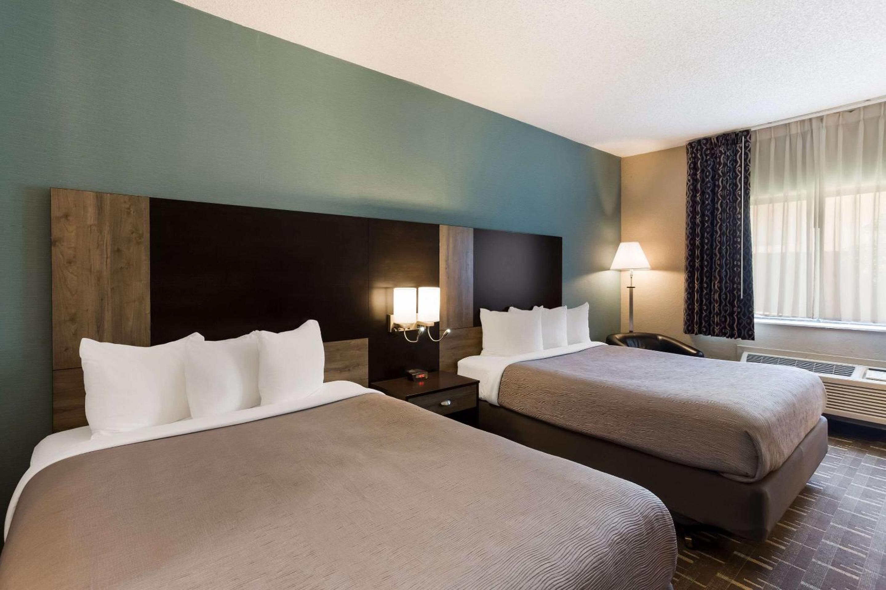 Galesburg Vacations - Quality Inn Galesburg near US Highway 34 and I-74 - Property Image 1