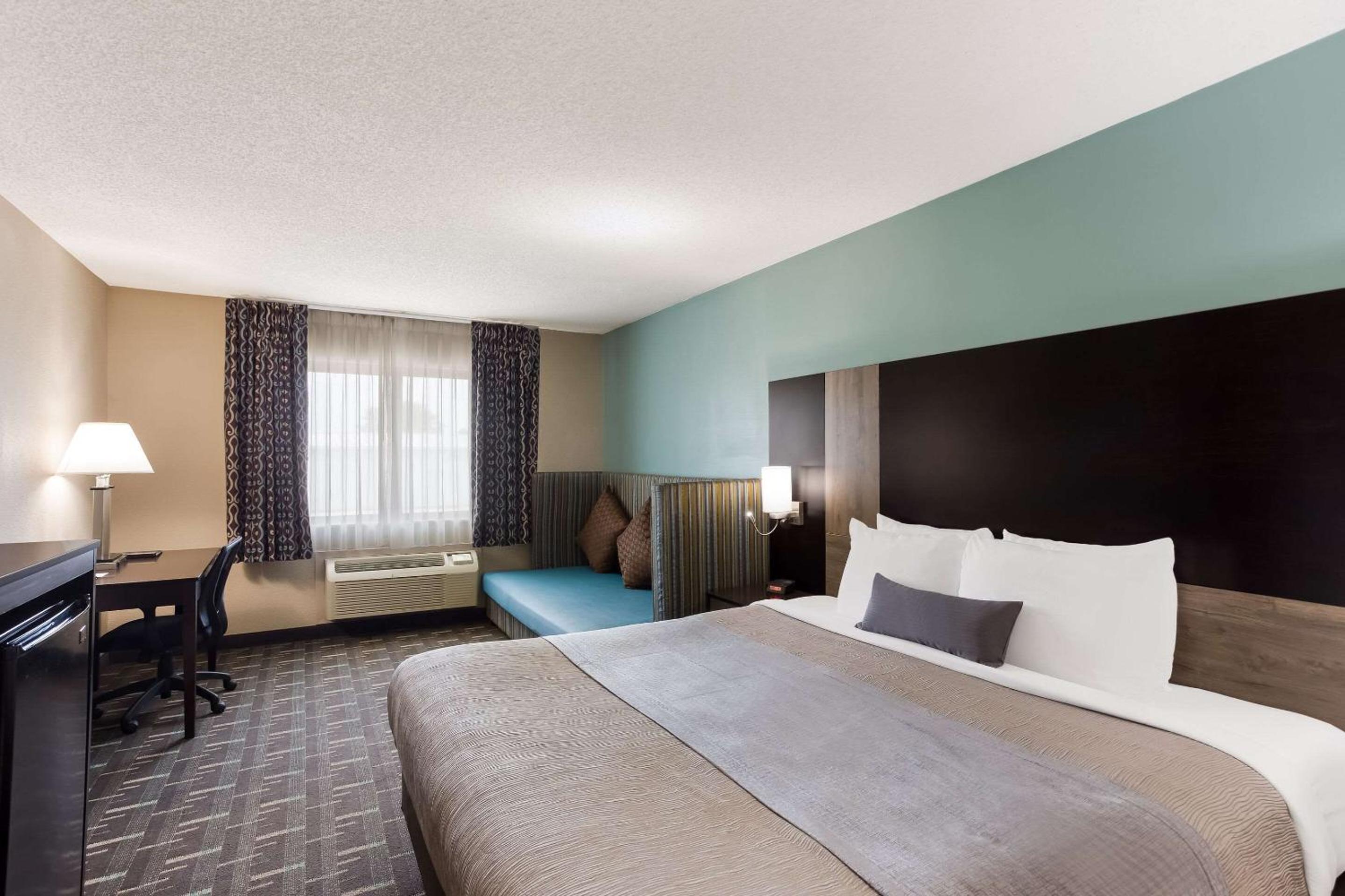 Galesburg Vacations - Quality Inn Galesburg near US Highway 34 and I-74 - Property Image 10