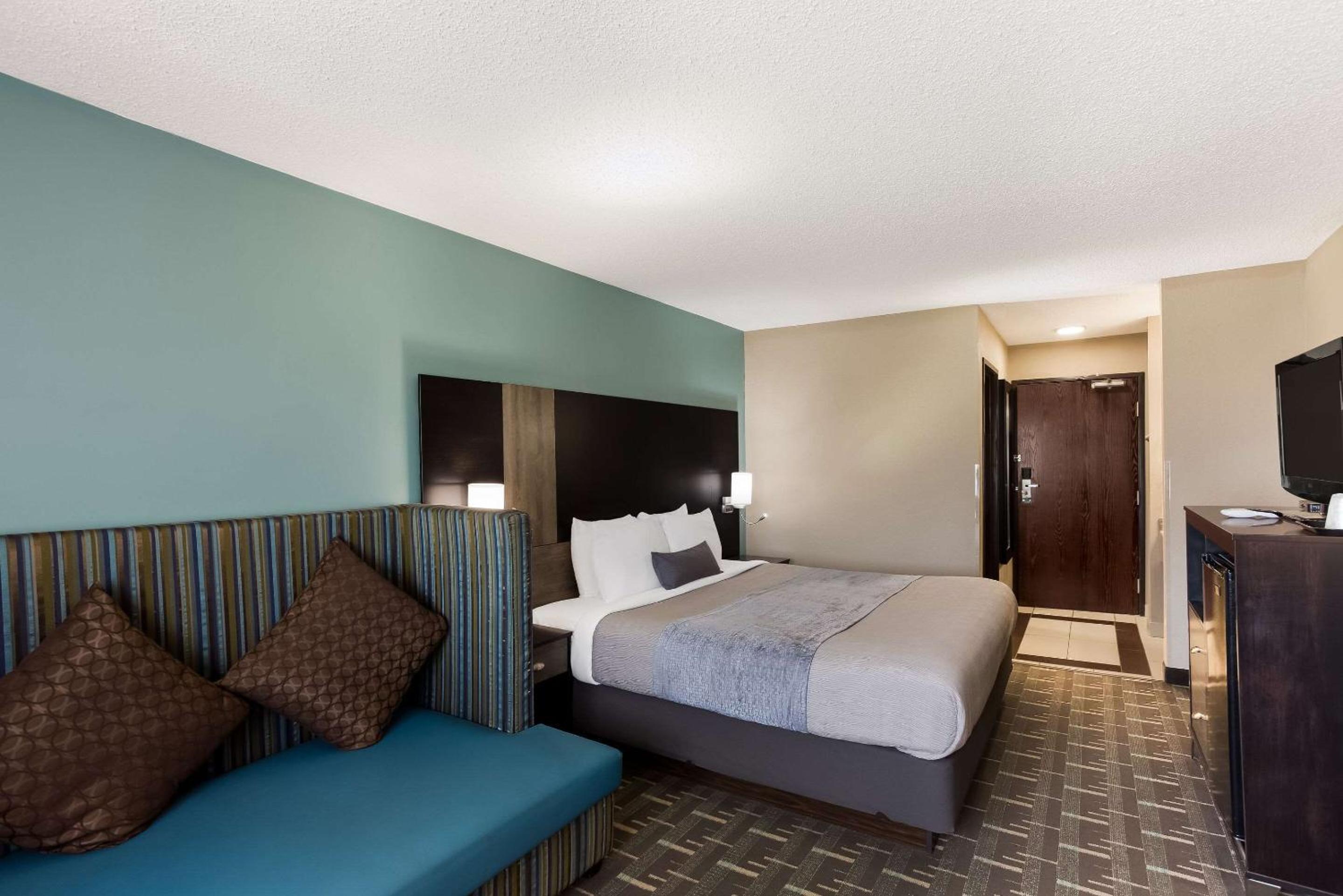 Galesburg Vacations - Quality Inn Galesburg near US Highway 34 and I-74 - Property Image 8