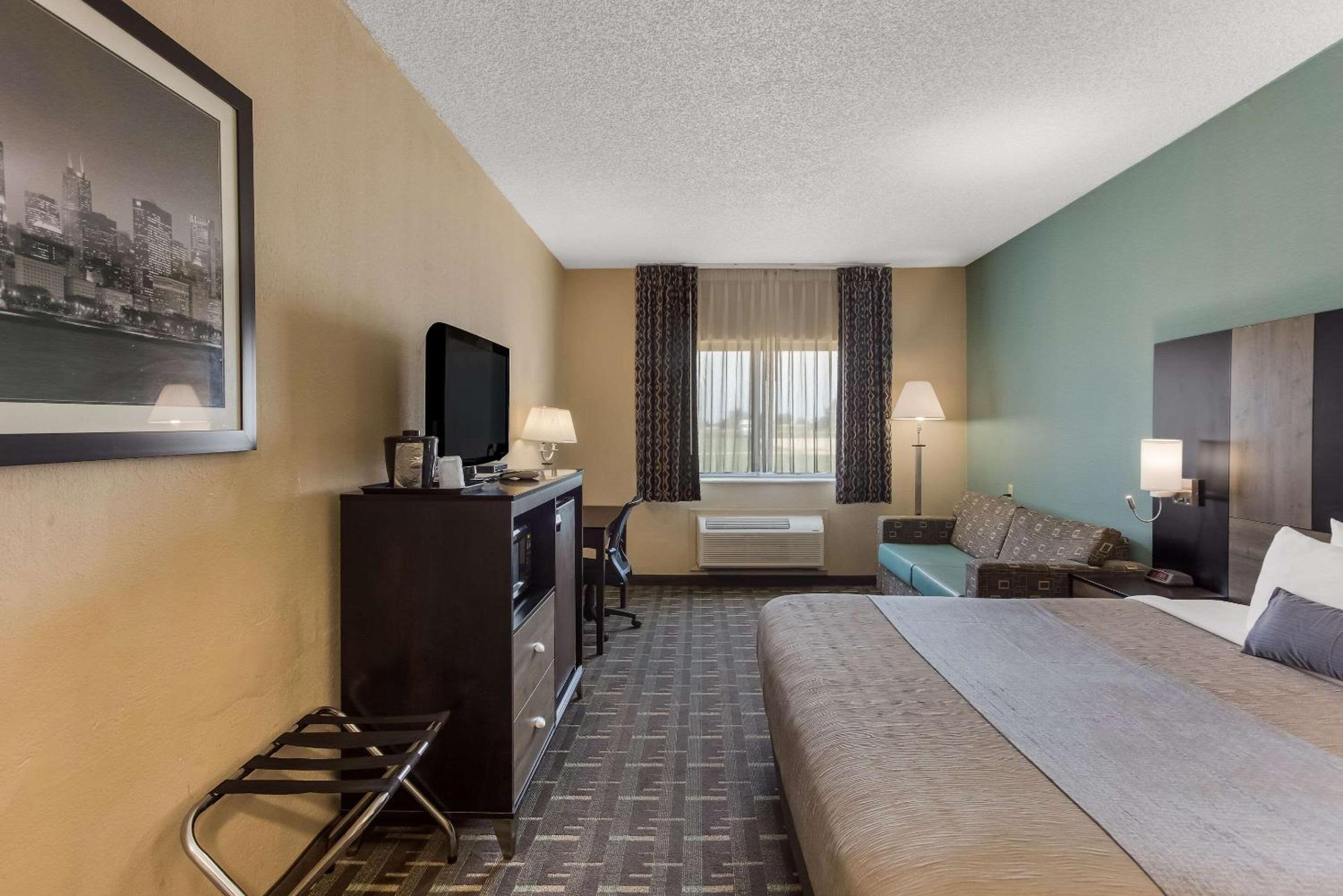 Galesburg Vacations - Quality Inn Galesburg near US Highway 34 and I-74 - Property Image 7