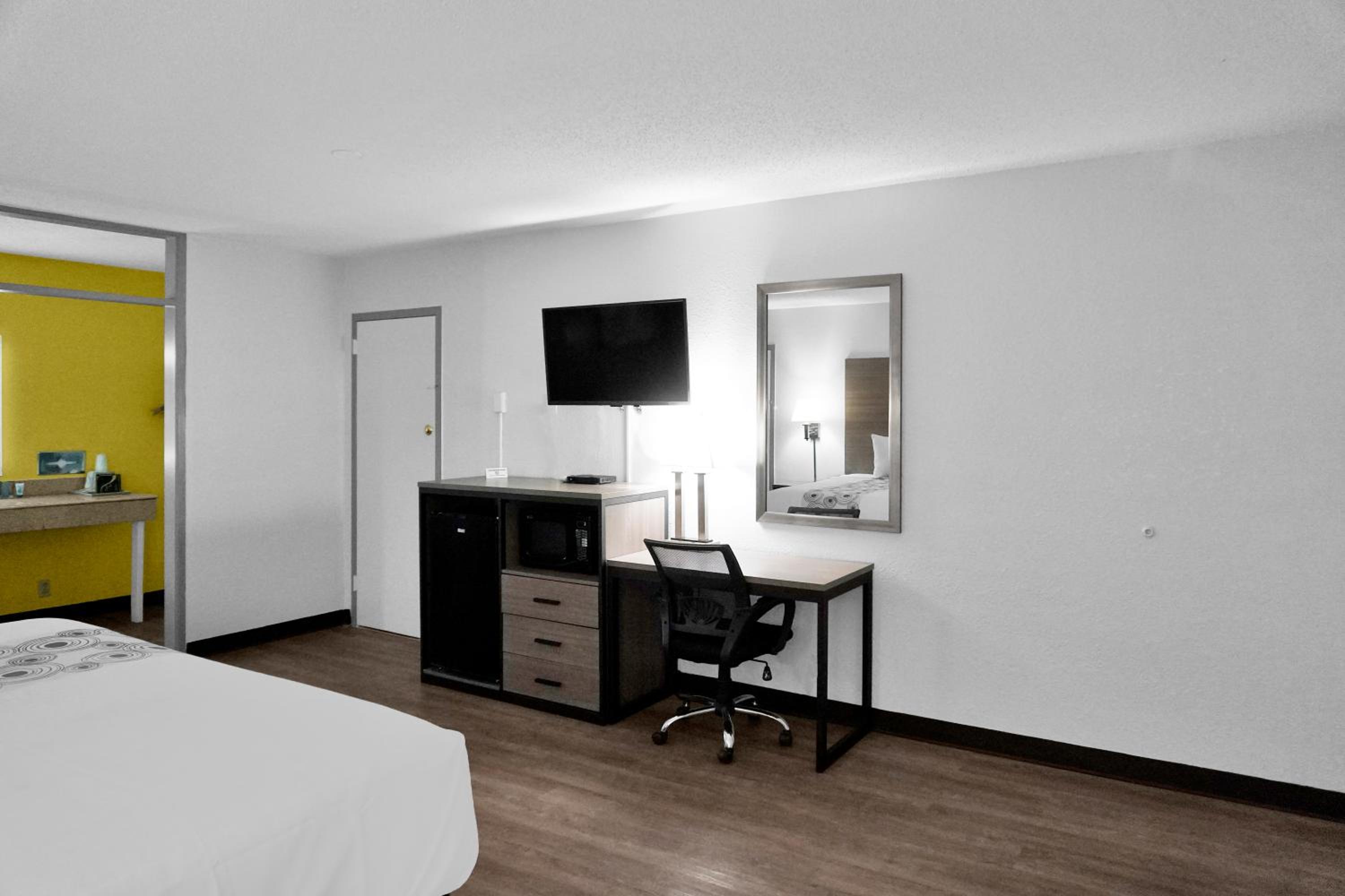 Carlsbad Vacations - Econo Lodge - Property Image 29
