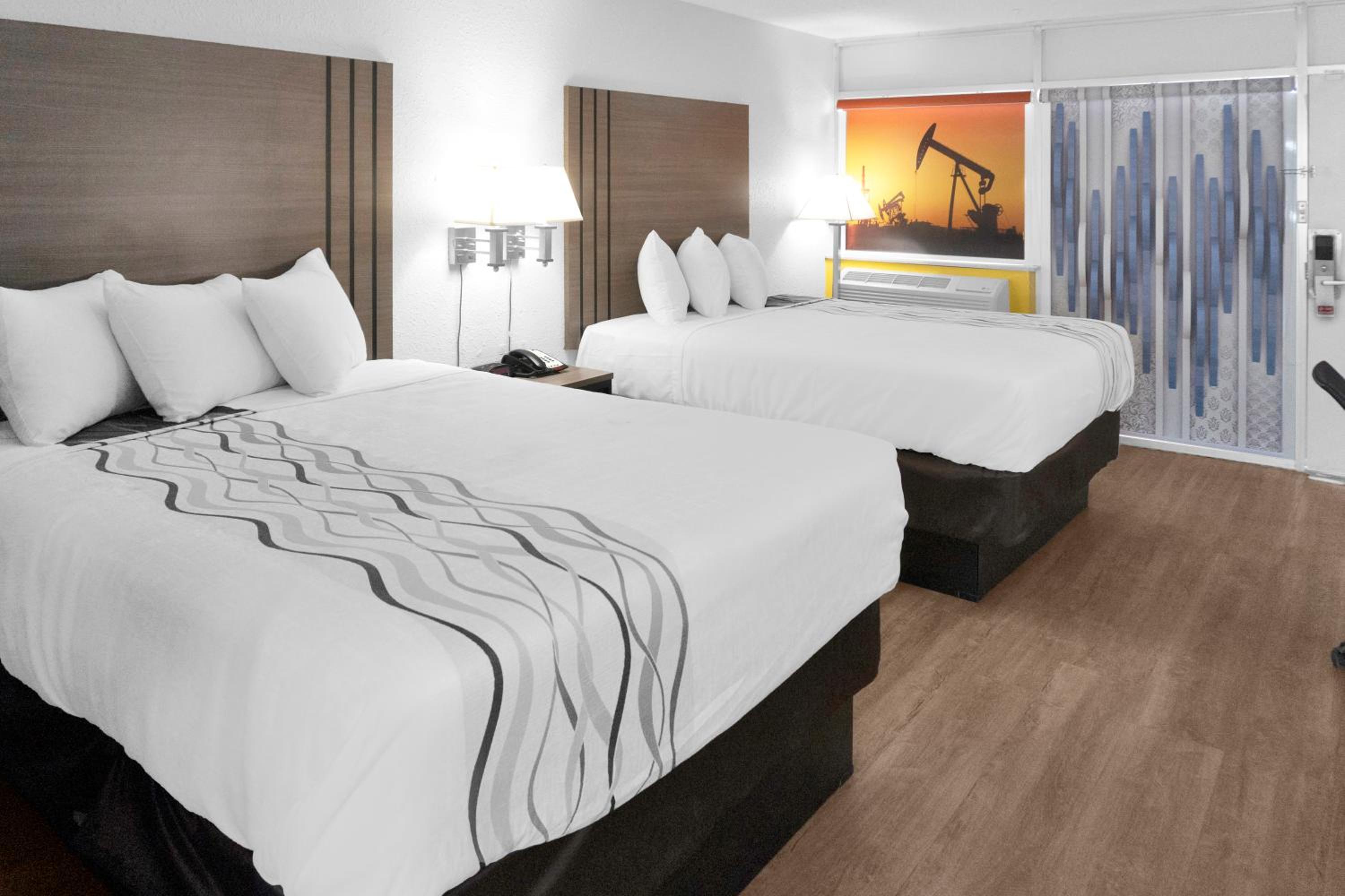 Carlsbad Vacations - Econo Lodge - Property Image 1