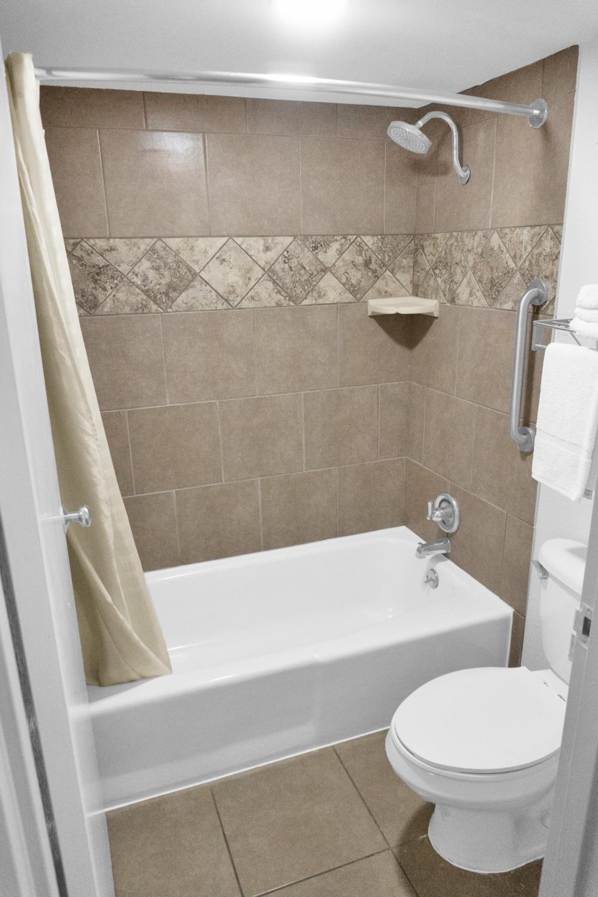 Carlsbad Vacations - Econo Lodge - Property Image 11