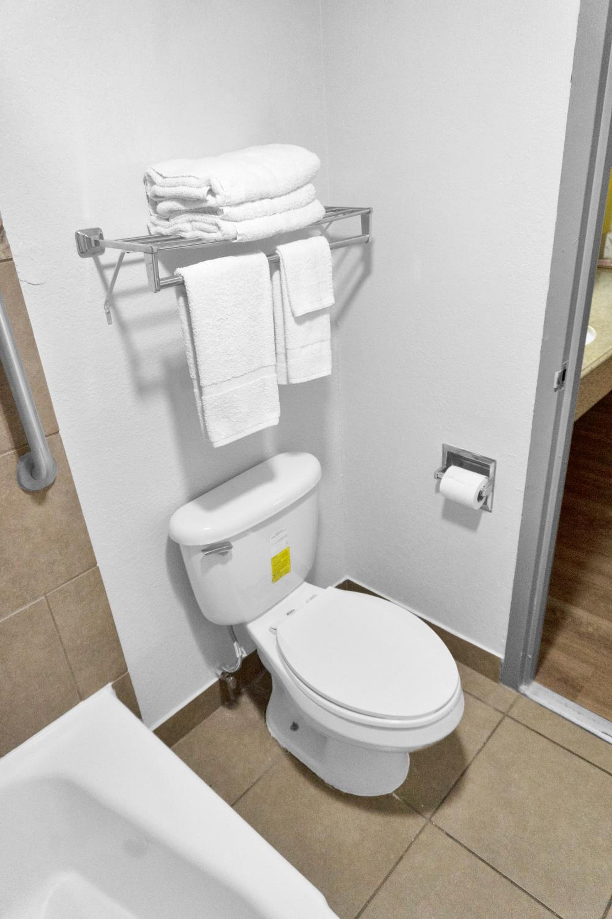 Carlsbad Vacations - Econo Lodge - Property Image 5