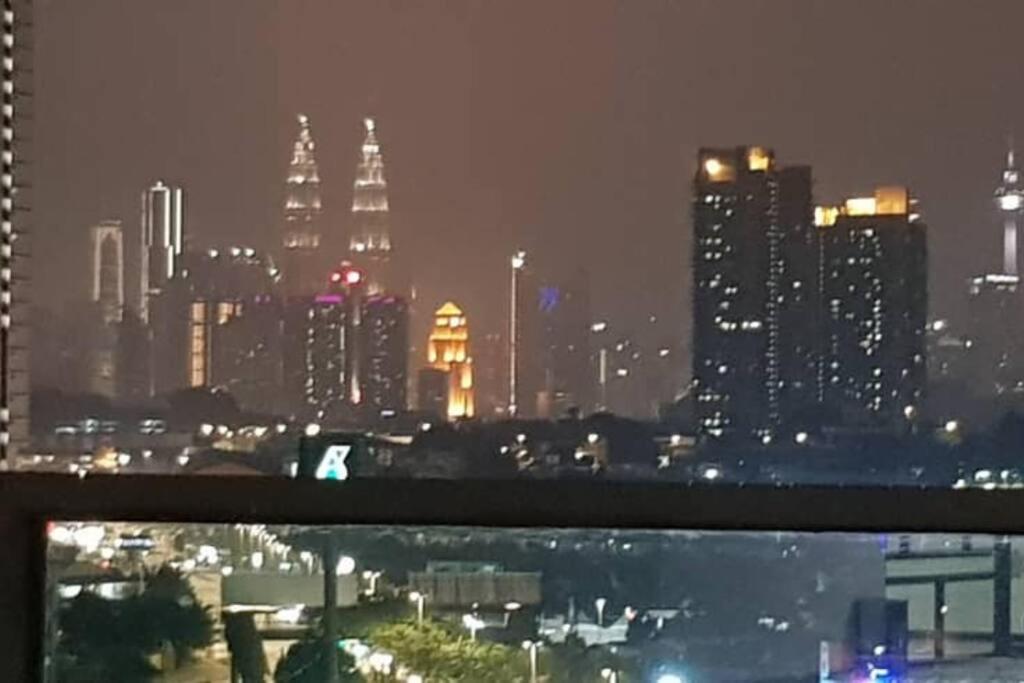 New Source KL Homestay, KLCC & MITEC 15Mins, (6-10 Pax)