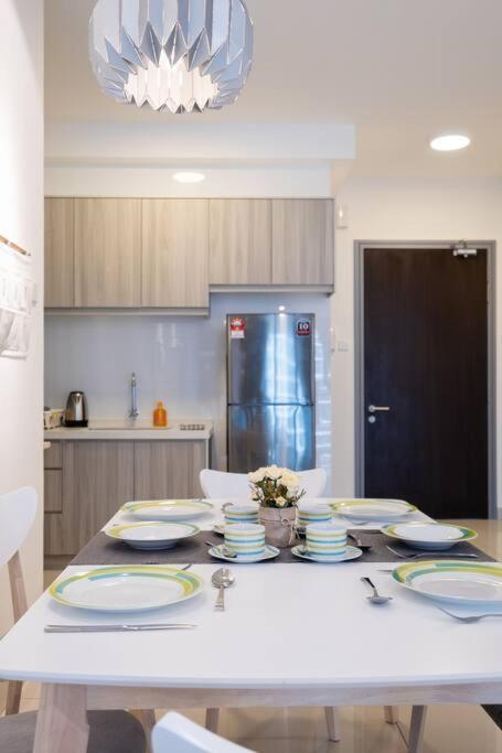 New Source KL Homestay, KLCC & MITEC 15Mins, (6-10 Pax)