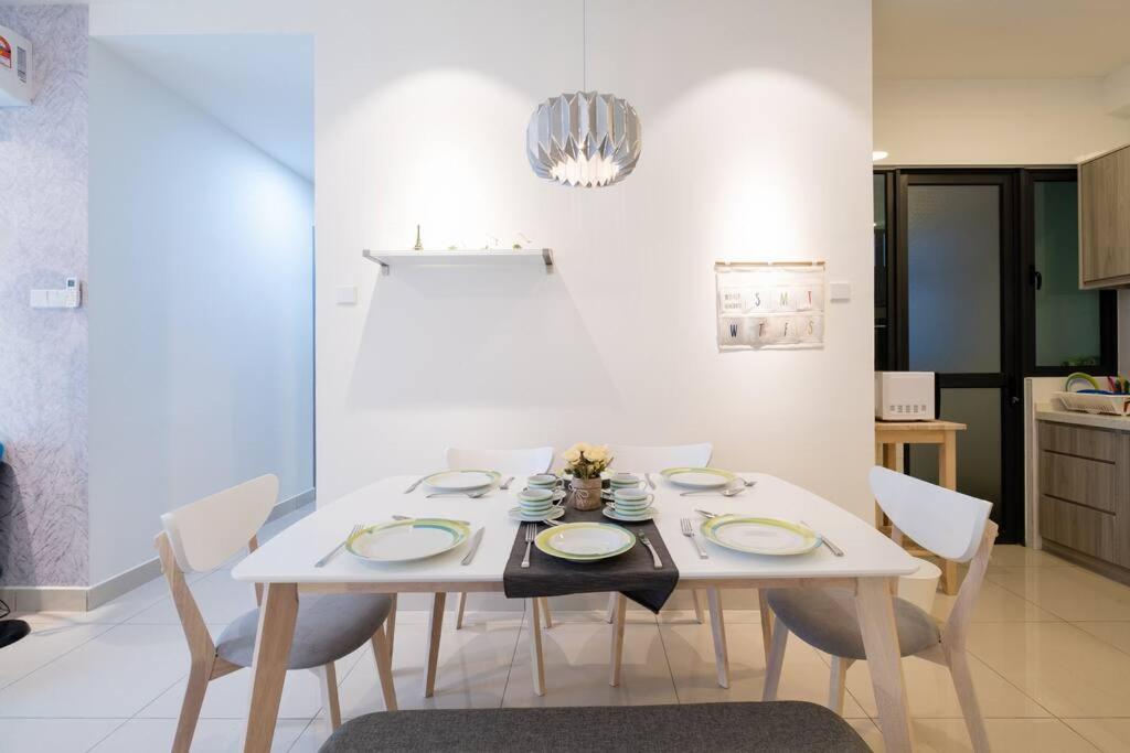 New Source KL Homestay, KLCC & MITEC 15Mins, (6-10 Pax)