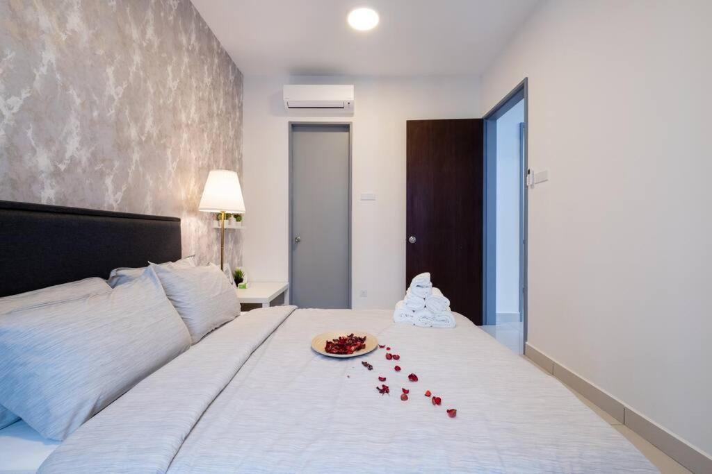New Source KL Homestay, KLCC & MITEC 15Mins, (6-10 Pax)