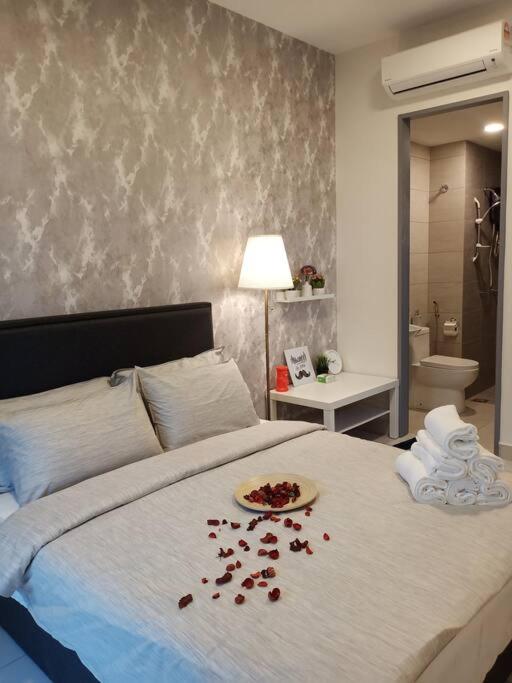 New Source KL Homestay, KLCC & MITEC 15Mins, (6-10 Pax)