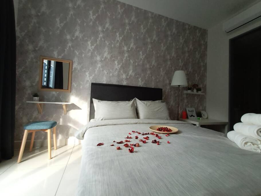 New Source KL Homestay, KLCC & MITEC 15Mins, (6-10 Pax)
