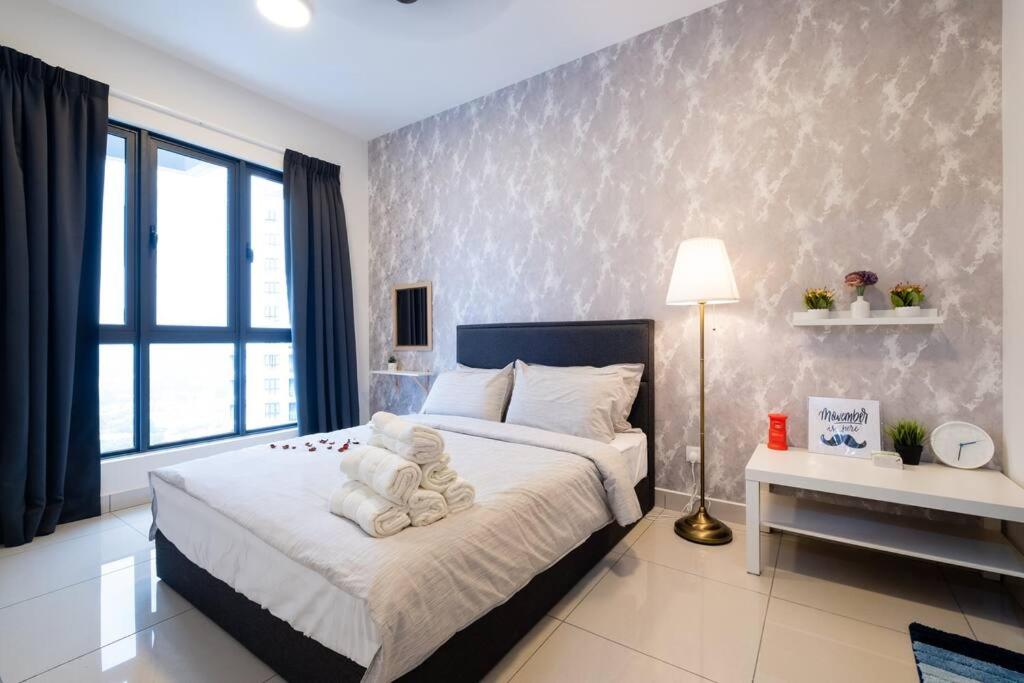New Source KL Homestay, KLCC & MITEC 15Mins, (6-10 Pax)