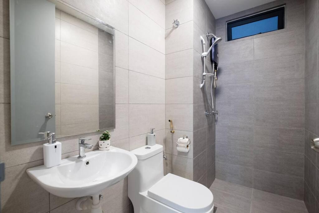 New Source KL Homestay, KLCC & MITEC 15Mins, (6-10 Pax)