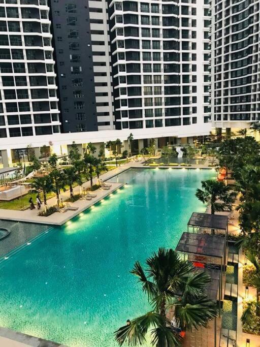 New Source KL Homestay, KLCC & MITEC 15Mins, (6-10 Pax)