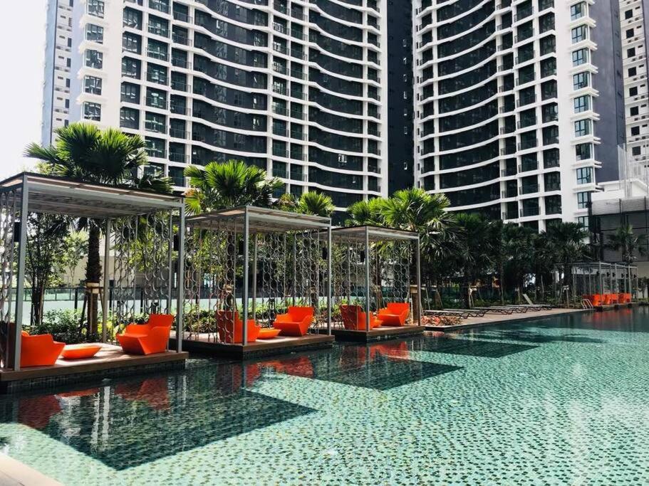 New Source KL Homestay, KLCC & MITEC 15Mins, (6-10 Pax)