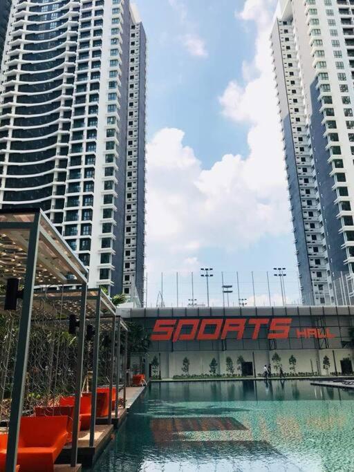 New Source KL Homestay, KLCC & MITEC 15Mins, (6-10 Pax)