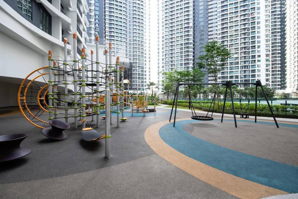 New Source KL Homestay, KLCC & MITEC 15Mins, (6-10 Pax)