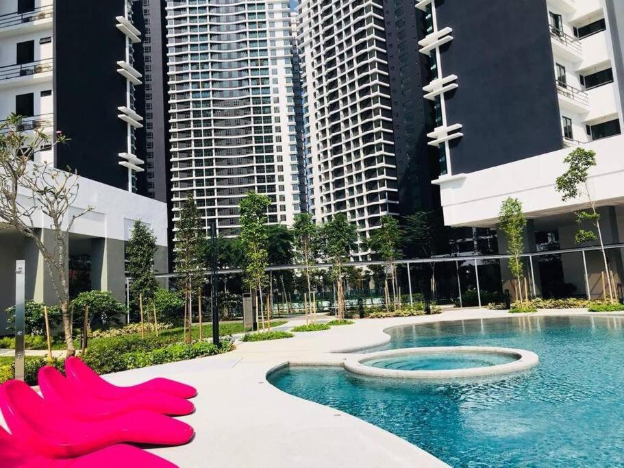 New Source KL Homestay, KLCC & MITEC 15Mins, (6-10 Pax)