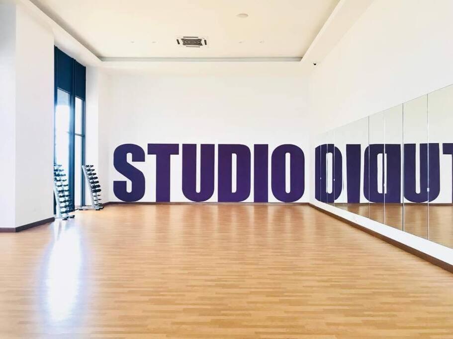 New Source KL Homestay, KLCC & MITEC 15Mins, (6-10 Pax)