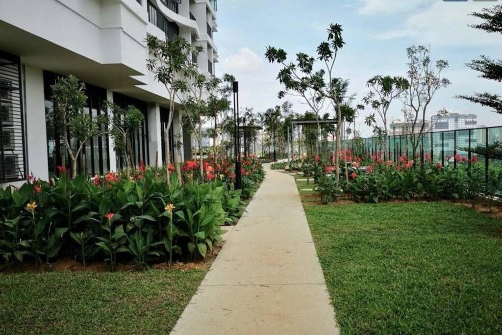 New Source KL Homestay, KLCC & MITEC 15Mins, (6-10 Pax)