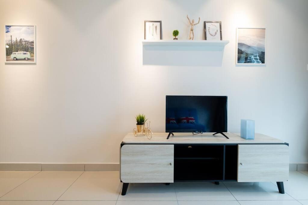 New Source KL Homestay, KLCC & MITEC 15Mins, (6-10 Pax)