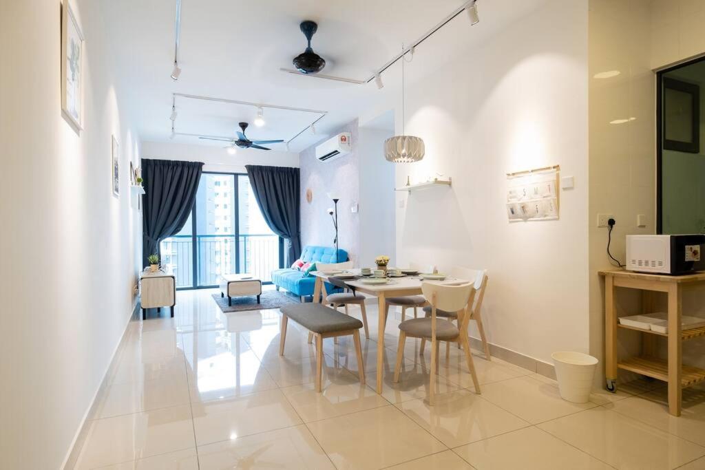 New Source KL Homestay, KLCC & MITEC 15Mins, (6-10 Pax)