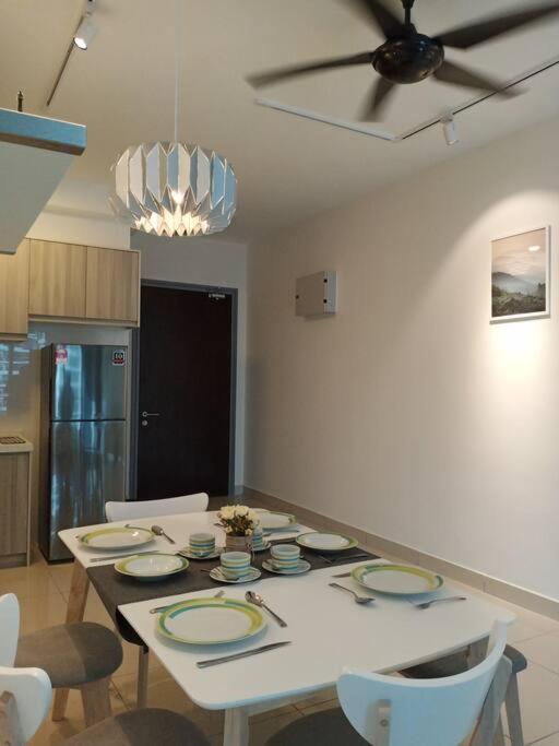 New Source KL Homestay, KLCC & MITEC 15Mins, (6-10 Pax)