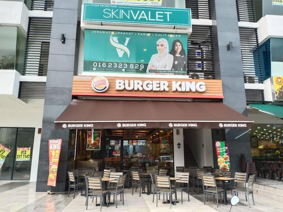 New Source KL Homestay, KLCC & MITEC 15Mins, (6-10 Pax)