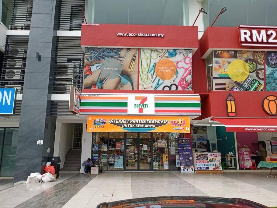 New Source KL Homestay, KLCC & MITEC 15Mins, (6-10 Pax)