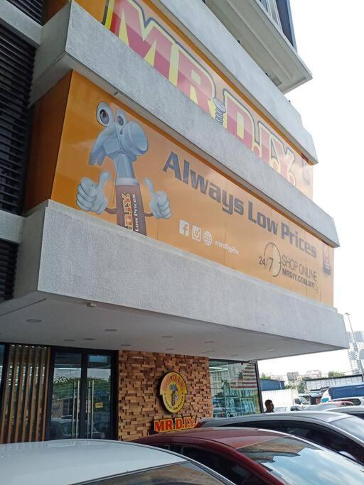 New Source KL Homestay, KLCC & MITEC 15Mins, (6-10 Pax)