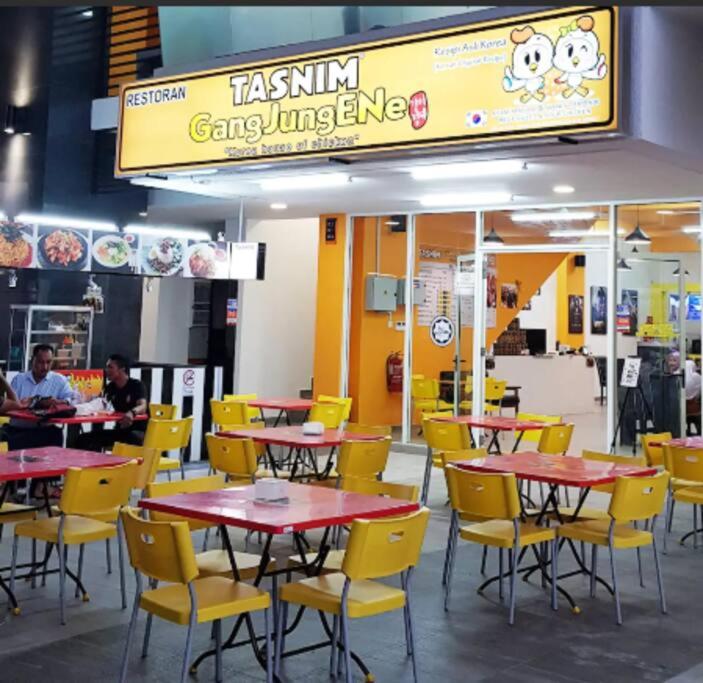 New Source KL Homestay, KLCC & MITEC 15Mins, (6-10 Pax)