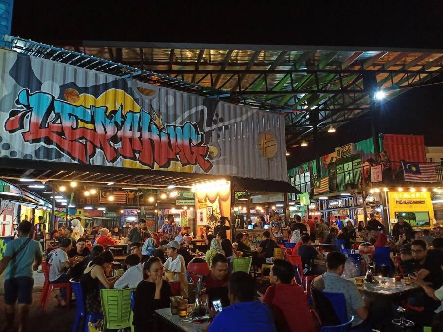 New Source KL Homestay, KLCC & MITEC 15Mins, (6-10 Pax)