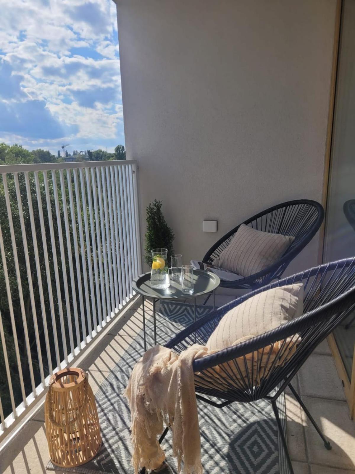 Komfortowy apartament z balkonem i parkingiem
