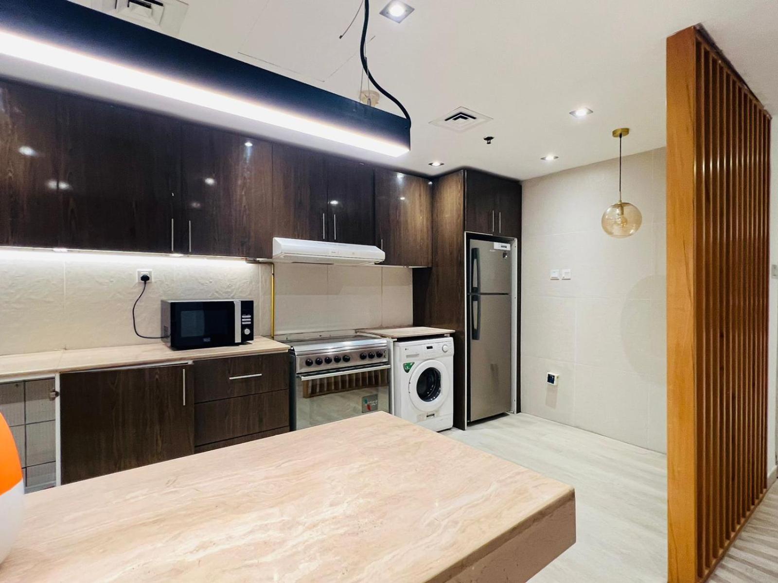 High Floor with city skyline & Burj khalifa view 3 bedroom unit marina